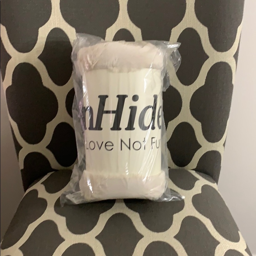 UnHide Cream Color Blanket